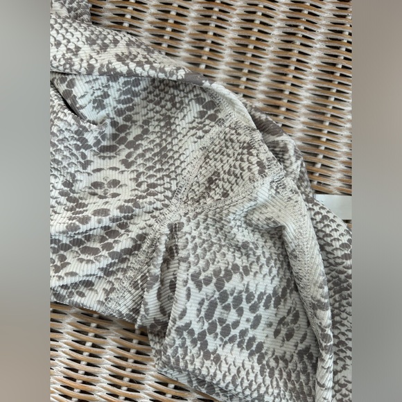BEACH RIOT Ayla Leggings in taupe snake size small S - Picture 5 of 7